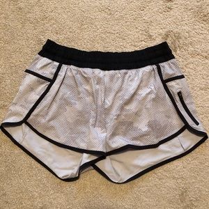 Lululemon tracker 4 shorts- 4 way stretch